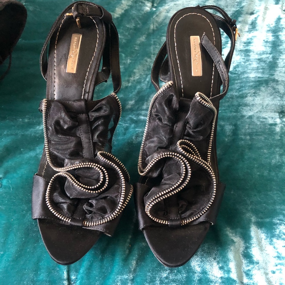 Report Signature Ruffle Stilettos